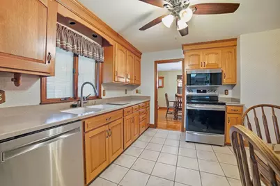 81 Rochdale St, Auburn, MA 01501 - Photo 6