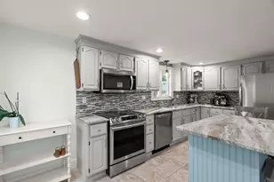 13 Rainbow Cir, Peabody, MA 01960 - Photo 8