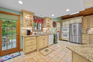 41 Elm St, Saugus, MA 01906 - Photo 8