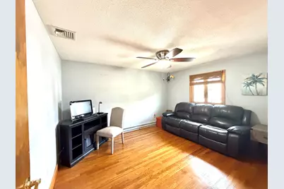 21 Venice #0, Saugus, MA 01906 - Photo 16