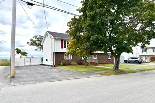 21 Venice, Saugus, MA 01906 - Photo 2
