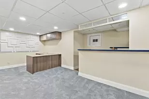 814 Lynnfield St, Lynnfield, MA 01940 - Photo 26