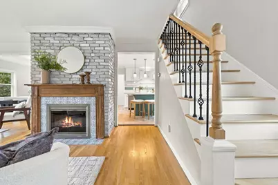 814 Lynnfield Street, Lynnfield, MA 01940 - Photo 2