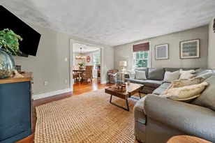 26 Elizabeth St, Amesbury, MA 01913 - Photo 10
