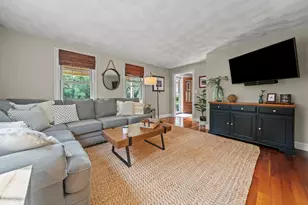26 Elizabeth St, Amesbury, MA 01913 - Photo 12
