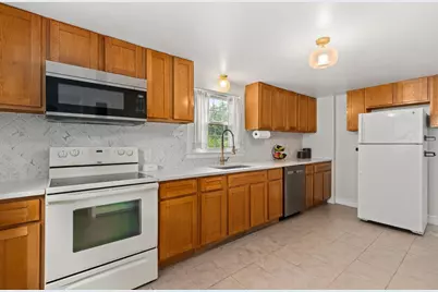 105 Patterson St, Attleboro, MA 02703 - Photo 4