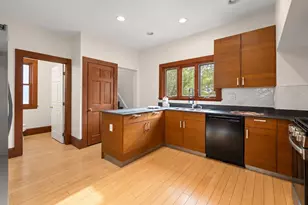 77 Sycamore St, Somerville, MA 02145 - Photo 8