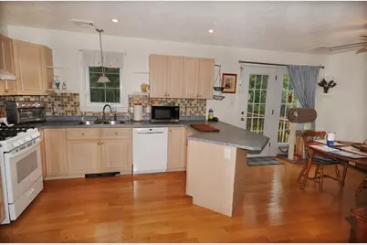 868 Main St, Wareham, MA 02576 - Photo 4