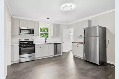 74 S Maple St, Westfield, MA 01085 - Photo 10