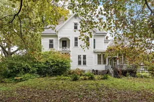 27 Cherry St, Gardner, MA 01440 - Photo 2