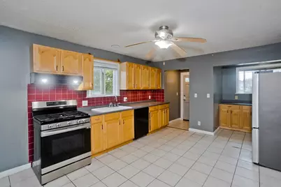 1439 Worcester St, Springfield, MA 01151 - Photo 4