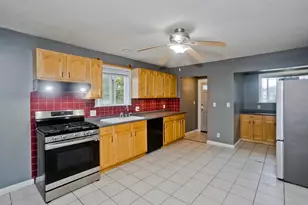 1439 Worcester St, Springfield, MA 01151 - Photo 4