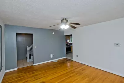 1439 Worcester St, Springfield, MA 01151 - Photo 12