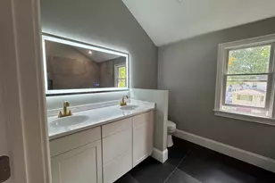 12 Bronx Rd, Boston, MA 02132 - Photo 18