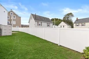 11 Hovey St, Woburn, MA 01801 - Photo 26