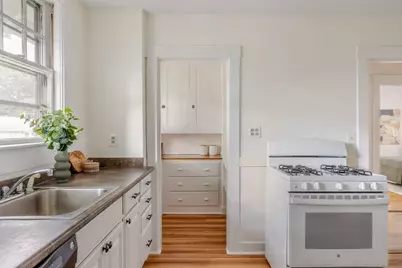 54 Century St, Medford, MA 02155 - Photo 6