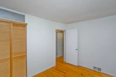 27 E Green St, Easthampton, MA 01027 - Photo 26