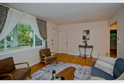 27 E Green St, Easthampton, MA 01027 - Photo 8