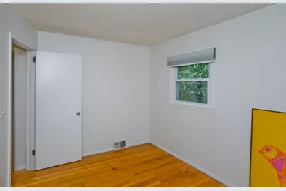 27 E Green St, Easthampton, MA 01027 - Photo 24