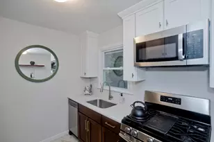 27 E Green St, Easthampton, MA 01027 - Photo 18