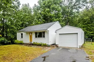 27 E Green St, Easthampton, MA 01027 - Photo 6