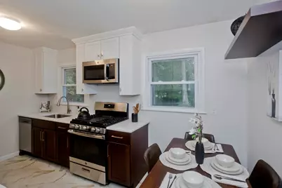27 E Green St, Easthampton, MA 01027 - Photo 16