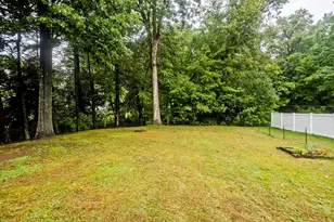 27 E Green St, Easthampton, MA 01027 - Photo 32