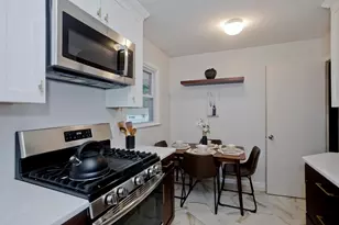 27 E Green St, Easthampton, MA 01027 - Photo 16
