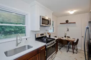 27 E Green St, Easthampton, MA 01027 - Photo 14