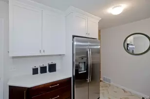 27 E Green St, Easthampton, MA 01027 - Photo 20