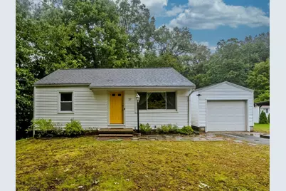 27 E Green St, Easthampton, MA 01027 - Photo 2