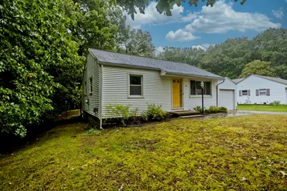 27 E Green St, Easthampton, MA 01027 - Photo 4