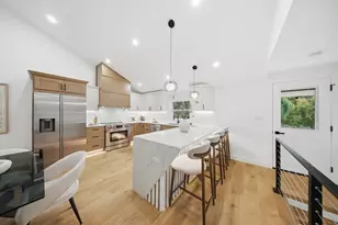48 Burnett St, Melrose, MA 02176 - Photo 8