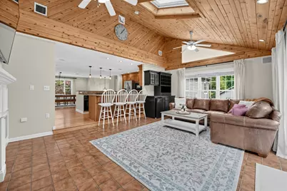 21 Andrew Cir, Stoughton, MA 02072 - Photo 4