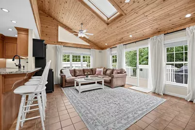 21 Andrew Cir, Stoughton, MA 02072 - Photo 2