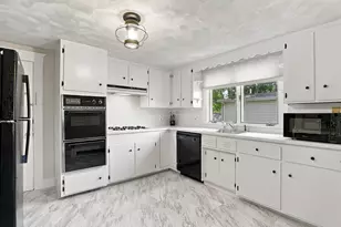 7 Bee St, Natick, MA 01760 - Photo 8