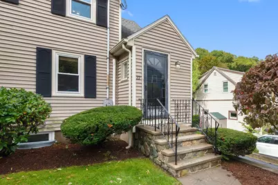 22 Ash St, Melrose, MA 02176 - Photo 4