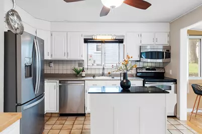 22 Ash St, Melrose, MA 02176 - Photo 18