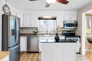 22 Ash St, Melrose, MA 02176 - Photo 18