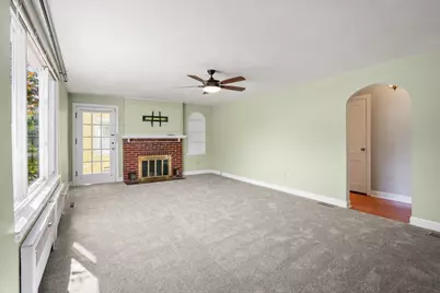 47 Cherry Hl, Holyoke, MA 01040 - Photo 4