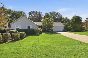 43 Pineridge Dr, Westfield, MA 01085 - Photo 2