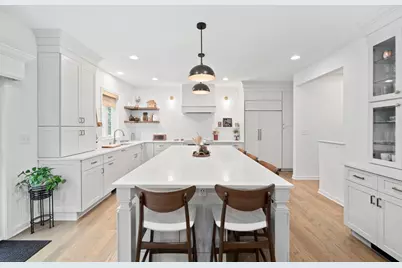 33 Skyhawk Cir, Weymouth, MA 02190 - Photo 2