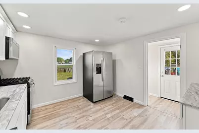 196 Clarendon Ave, Chicopee, MA 01013 - Photo 22