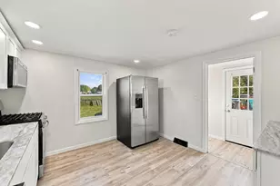 196 Clarendon Ave, Chicopee, MA 01013 - Photo 22
