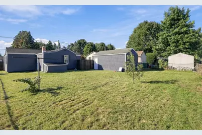 196 Clarendon Ave, Chicopee, MA 01013 - Photo 36