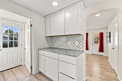 196 Clarendon Ave, Chicopee, MA 01013 - Photo 26