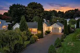 23 Briarwood Pl, Westfield, MA 01085 - Photo 1