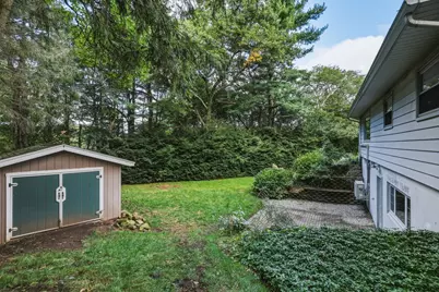 34 Skyridge Ln, Springfield, MA 01128 - Photo 8