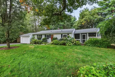 34 Skyridge Ln, Springfield, MA 01128 - Photo 2