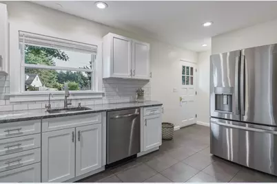 34 Skyridge Ln, Springfield, MA 01128 - Photo 18